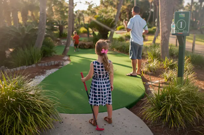 You are currently viewing Minigolf Pensacola: Put Put Along The Emerald Coast