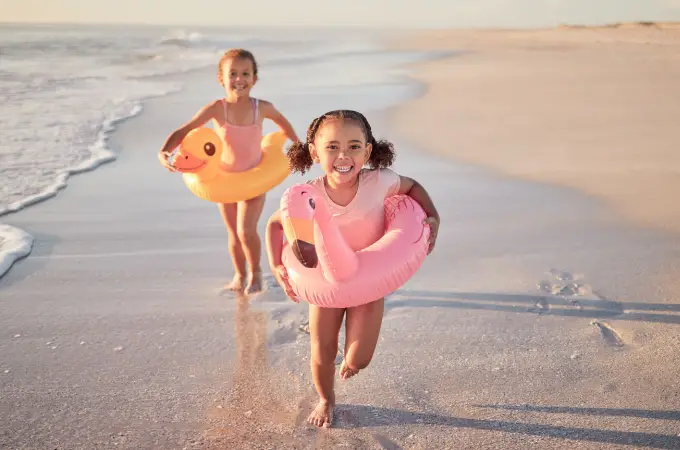 kids-playing-on-the-beach