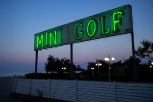 Read more about the article Minigolf Gulf Shores: Put Put Along The Emerald Coast